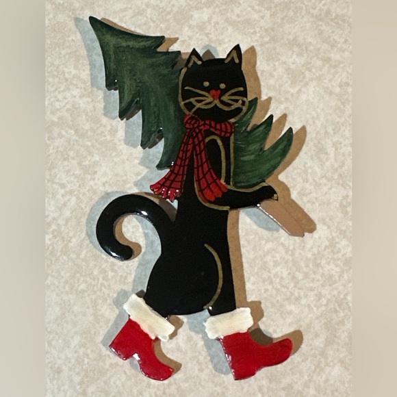 Christmas black cat holding a christmas tree pin - Picture 3 of 4
